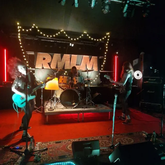 Danke an Rocketmonkey Lovemachine für sie Einladung. Es war uns eine Ehre dabei sein zu dürfen 

#groundlevelkonzert #rocketmonkeylovemachine  #speckdrummansbach #subkulturansbach